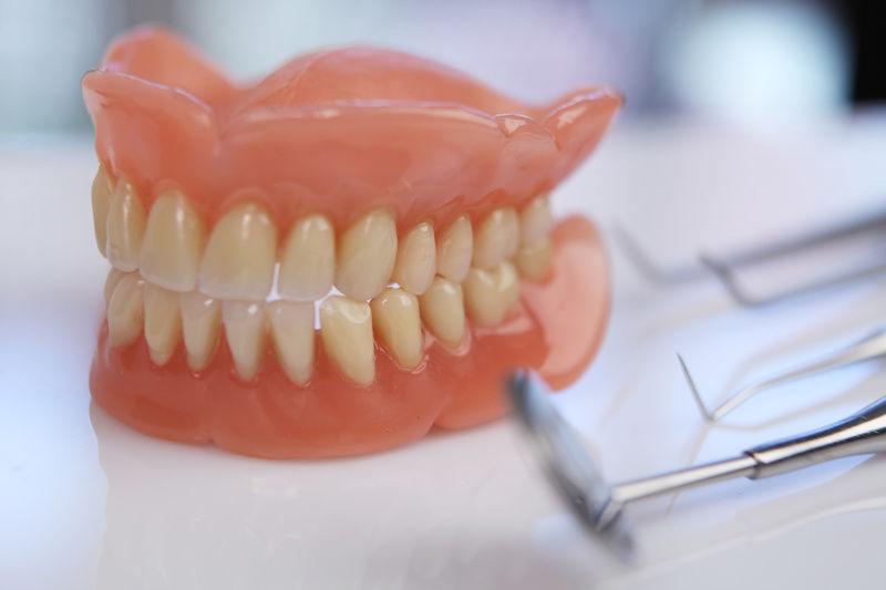 Акриловые зубные протезы