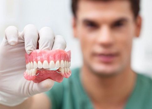 Имплантация и протезирование в стоматологии: какие методы лучше выбрать для восстановления зубов?
